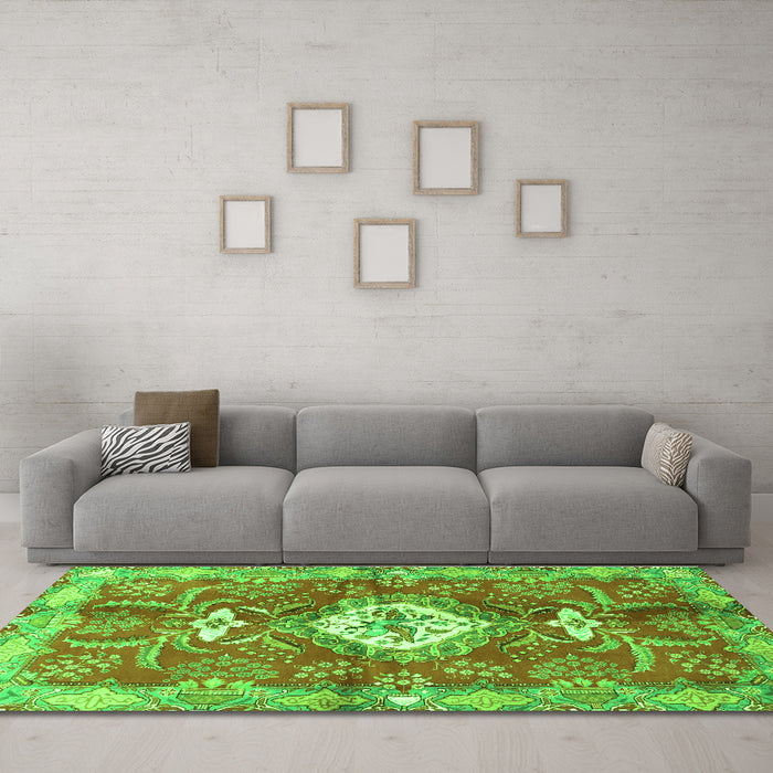 Machine Washable Persian Green Traditional Area Rugs in a Living Room,, wshtr3908grn