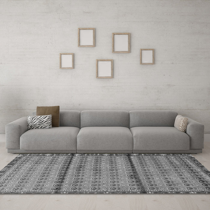 Machine Washable Persian Gray Traditional Rug in a Living Room,, wshtr3909gry