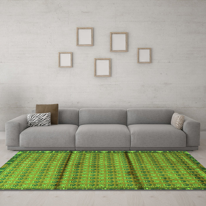 Machine Washable Persian Green Traditional Area Rugs in a Living Room,, wshtr3909grn