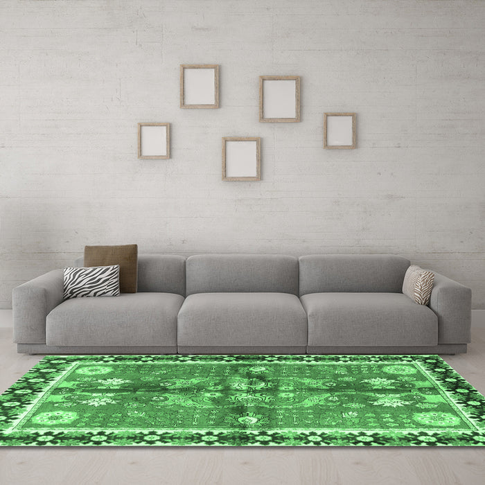 Machine Washable Persian Emerald Green Traditional Area Rugs in a Living Room,, wshtr3911emgrn