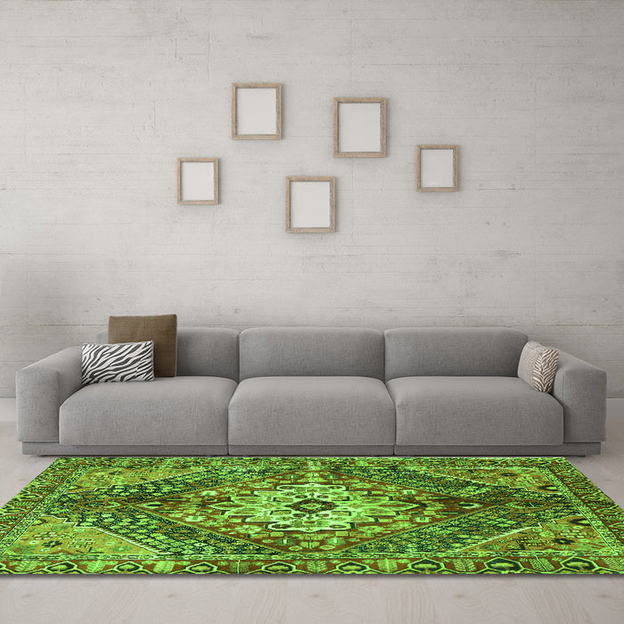 Machine Washable Persian Green Traditional Area Rugs in a Living Room,, wshtr3912grn
