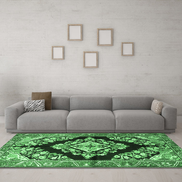 Machine Washable Medallion Emerald Green Traditional Area Rugs in a Living Room,, wshtr3913emgrn