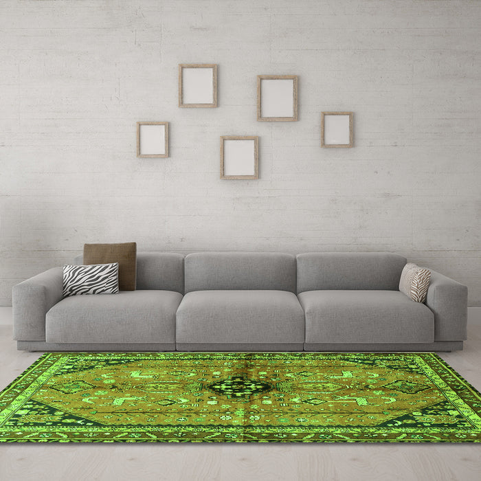 Machine Washable Persian Green Traditional Area Rugs in a Living Room,, wshtr3914grn