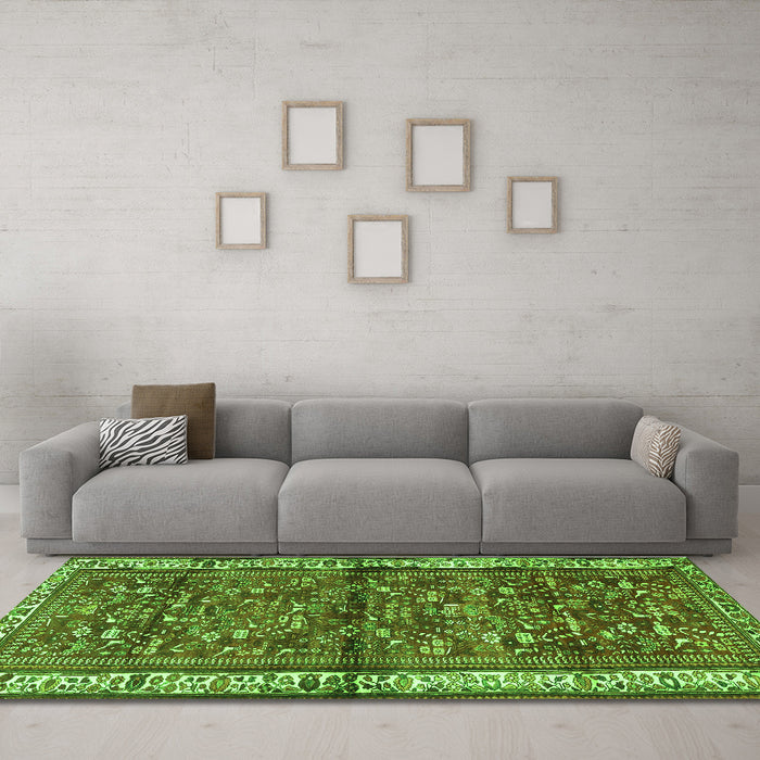 Machine Washable Persian Green Traditional Area Rugs in a Living Room,, wshtr3917grn