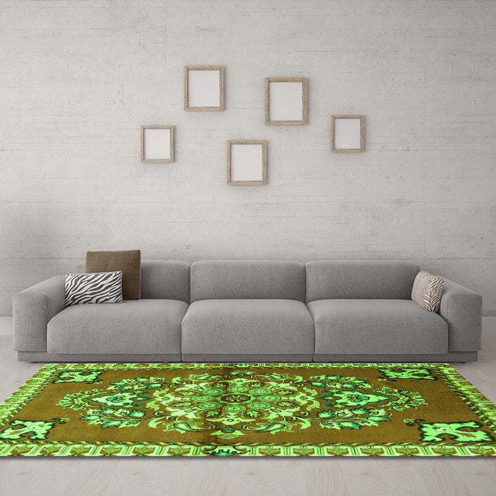 Machine Washable Persian Green Traditional Area Rugs in a Living Room,, wshtr3918grn