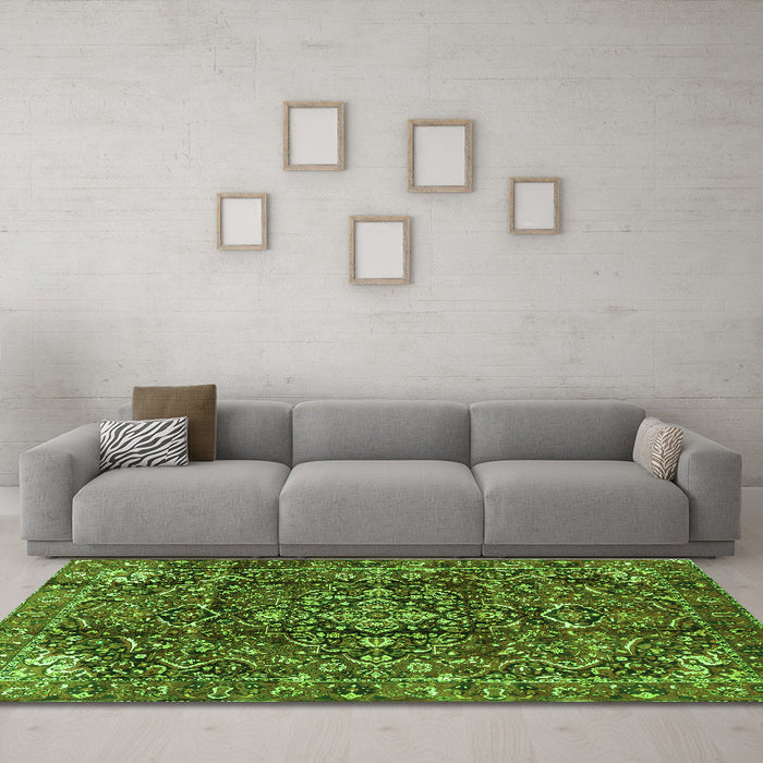 Machine Washable Persian Green Traditional Area Rugs in a Living Room,, wshtr3919grn