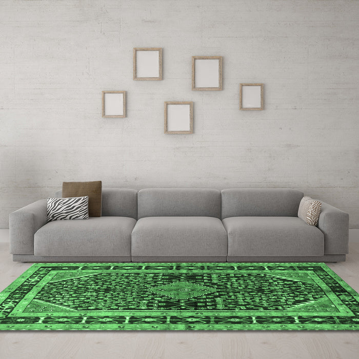 Machine Washable Persian Emerald Green Traditional Area Rugs in a Living Room,, wshtr391emgrn
