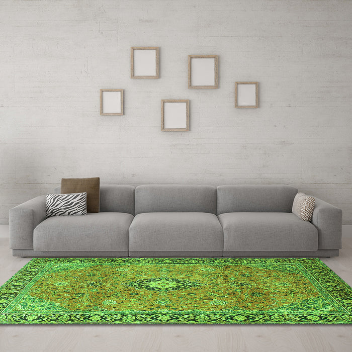 Machine Washable Persian Green Traditional Area Rugs in a Living Room,, wshtr3920grn