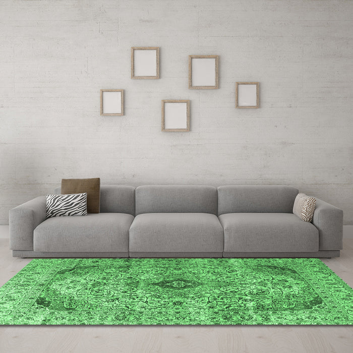 Machine Washable Persian Emerald Green Traditional Area Rugs in a Living Room,, wshtr3921emgrn