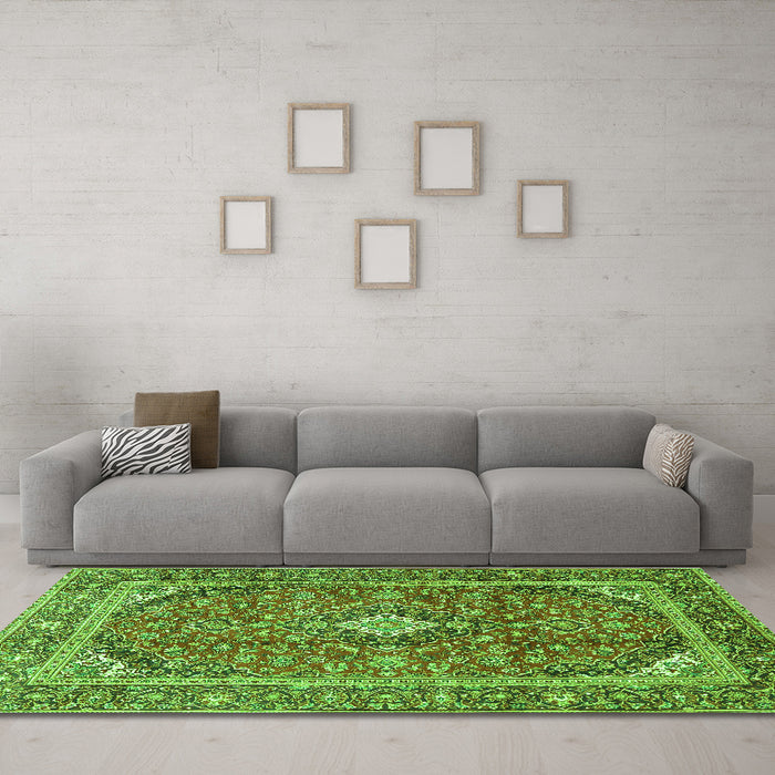 Machine Washable Persian Green Traditional Area Rugs in a Living Room,, wshtr3922grn