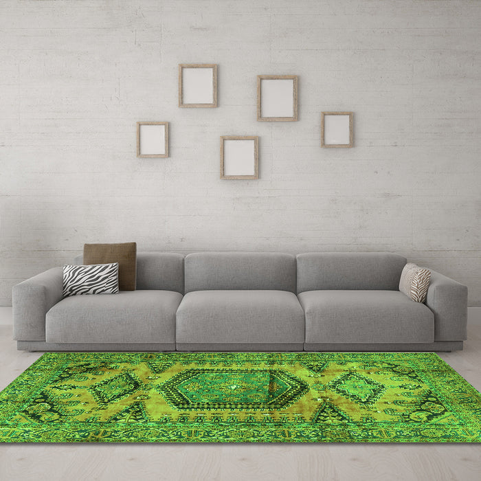 Machine Washable Persian Green Traditional Area Rugs in a Living Room,, wshtr3923grn