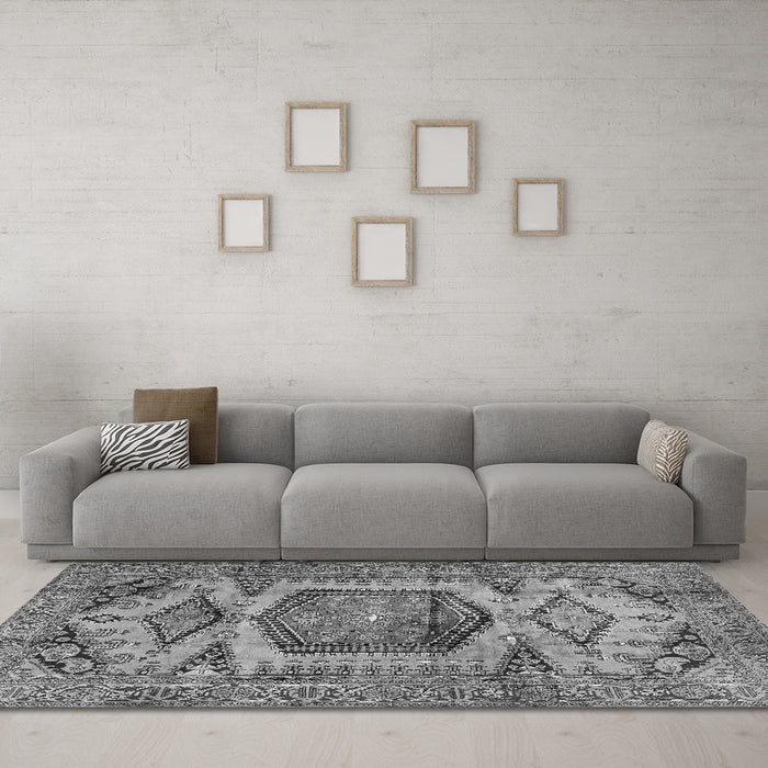 Machine Washable Persian Gray Traditional Rug in a Living Room,, wshtr3923gry