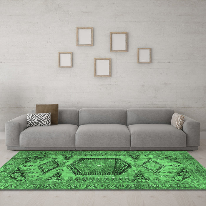 Machine Washable Persian Emerald Green Traditional Area Rugs in a Living Room,, wshtr3923emgrn