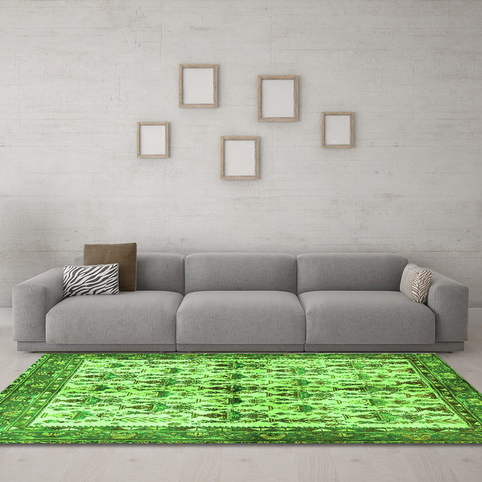 Machine Washable Animal Green Traditional Area Rugs in a Living Room,, wshtr3929grn