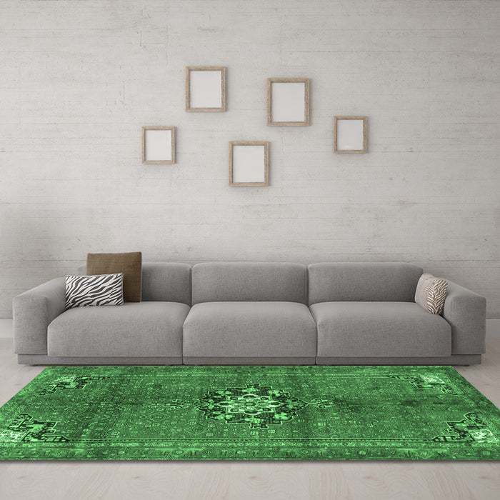 Machine Washable Medallion Emerald Green Traditional Area Rugs in a Living Room,, wshtr3930emgrn