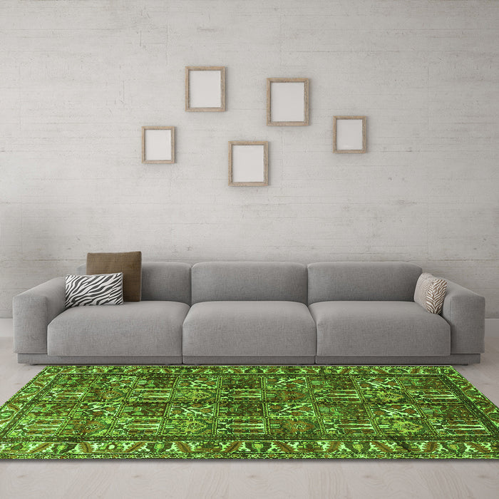 Machine Washable Persian Green Traditional Area Rugs in a Living Room,, wshtr3931grn