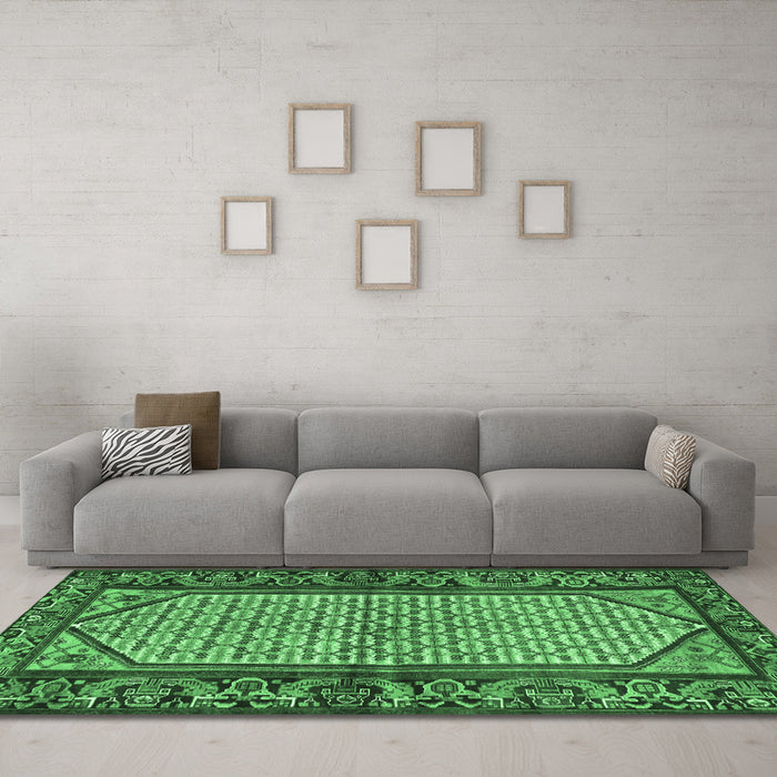 Machine Washable Persian Emerald Green Traditional Area Rugs in a Living Room,, wshtr3933emgrn