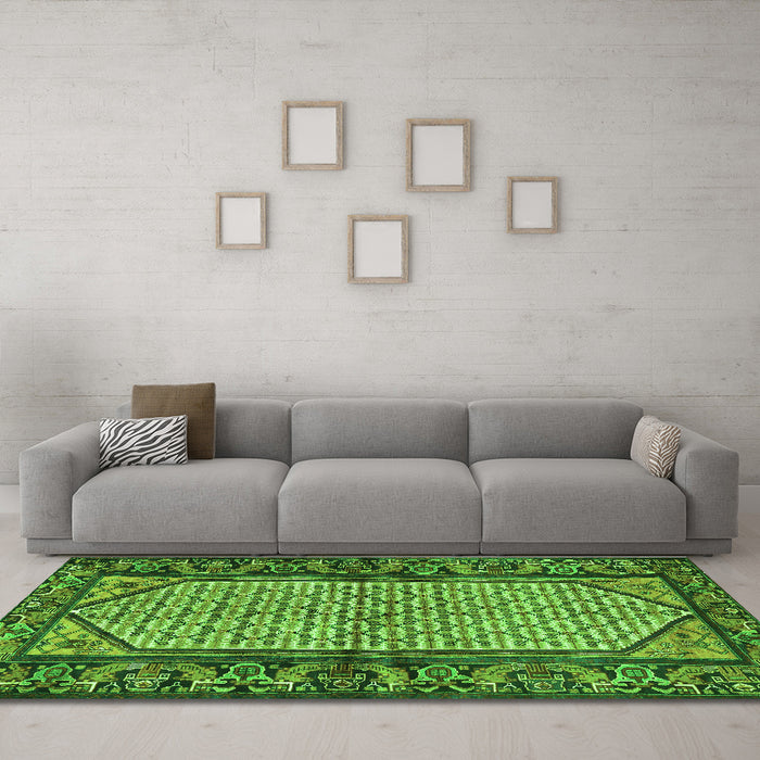 Machine Washable Persian Green Traditional Area Rugs in a Living Room,, wshtr3933grn