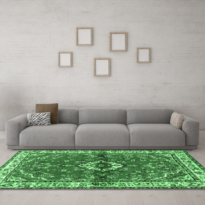 Machine Washable Persian Emerald Green Traditional Area Rugs in a Living Room,, wshtr3934emgrn