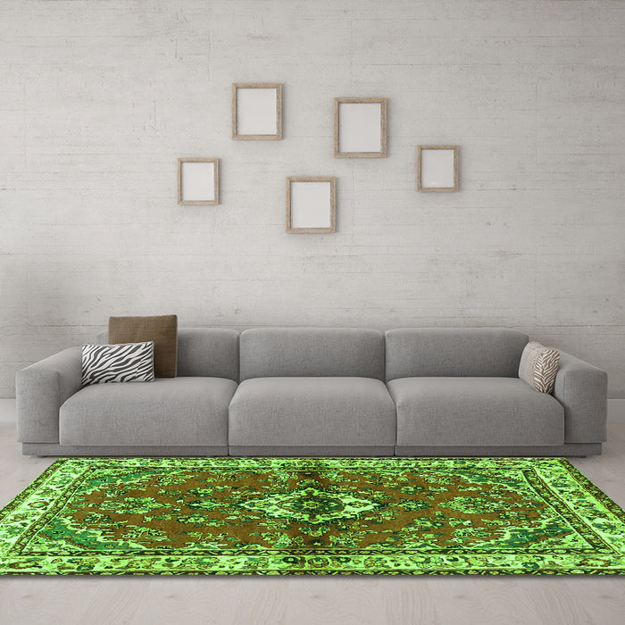Machine Washable Persian Green Traditional Area Rugs in a Living Room,, wshtr3934grn