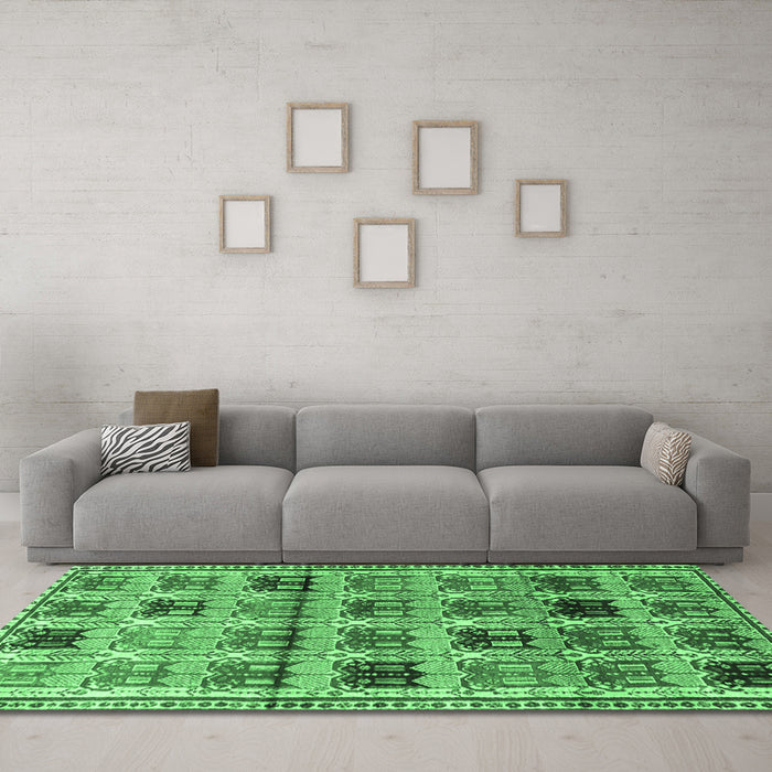 Machine Washable Persian Emerald Green Traditional Area Rugs in a Living Room,, wshtr3938emgrn