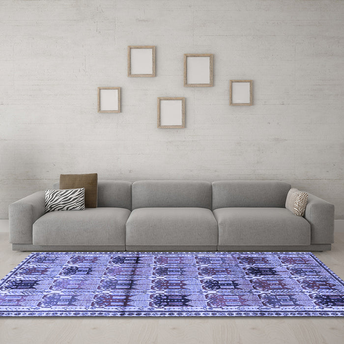 Machine Washable Persian Blue Traditional Rug in a Living Room, wshtr3938blu