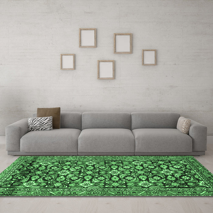 Machine Washable Persian Emerald Green Traditional Area Rugs in a Living Room,, wshtr3939emgrn