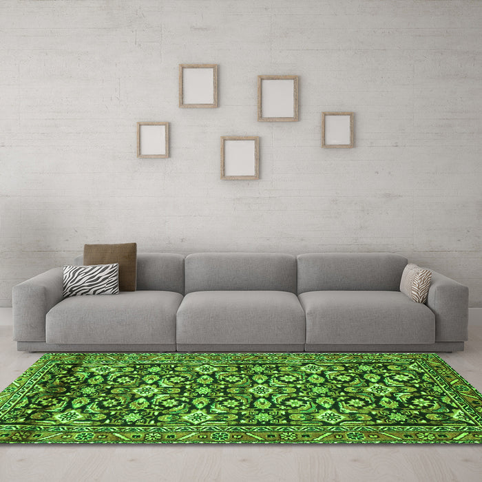 Machine Washable Persian Green Traditional Area Rugs in a Living Room,, wshtr3939grn