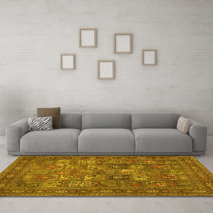 Machine Washable Persian Yellow Traditional Rug in a Living Room, wshtr393yw