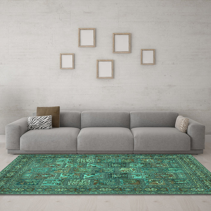 Machine Washable Persian Turquoise Traditional Area Rugs in a Living Room,, wshtr393turq