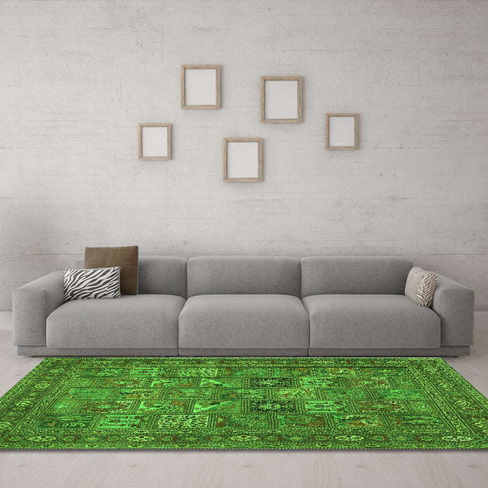 Machine Washable Persian Green Traditional Area Rugs in a Living Room,, wshtr393grn