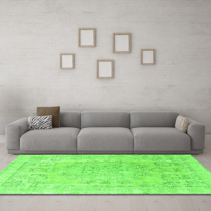 Machine Washable Persian Green Traditional Area Rugs in a Living Room,, wshtr3942grn