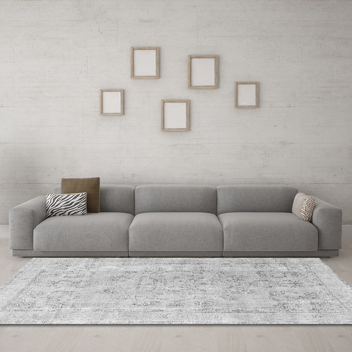 Machine Washable Persian Gray Traditional Rug in a Living Room,, wshtr3942gry