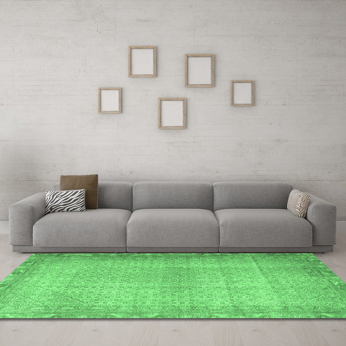 Machine Washable Persian Emerald Green Traditional Area Rugs in a Living Room,, wshtr3943emgrn