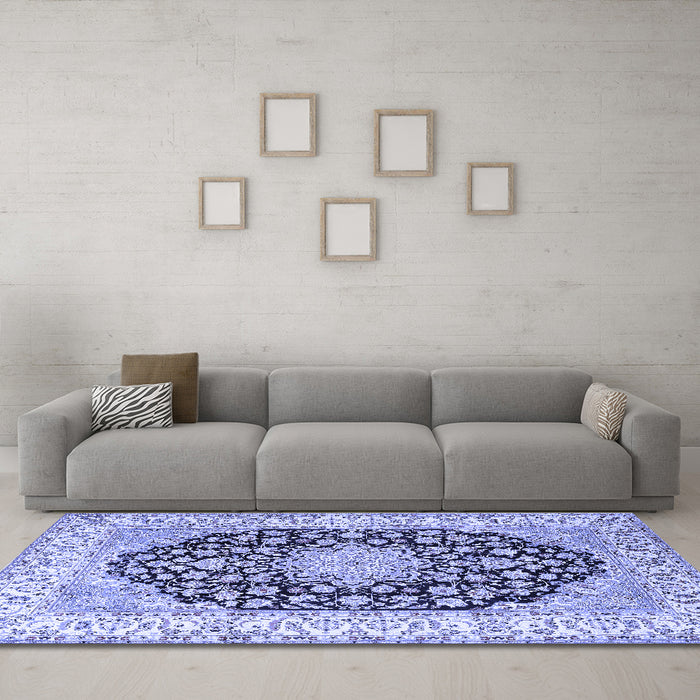 Machine Washable Persian Blue Traditional Rug in a Living Room, wshtr3946blu