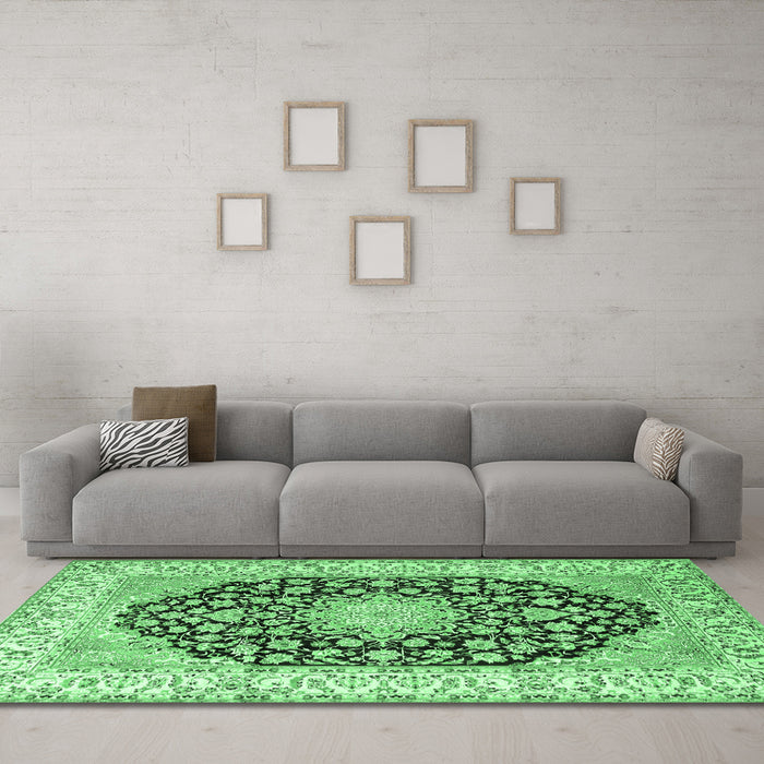 Machine Washable Persian Emerald Green Traditional Area Rugs in a Living Room,, wshtr3946emgrn