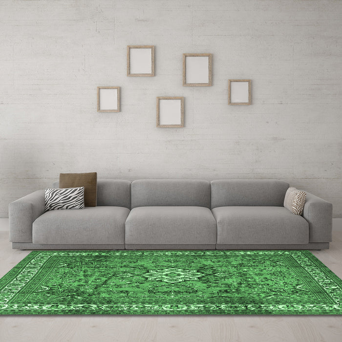 Machine Washable Persian Emerald Green Traditional Area Rugs in a Living Room,, wshtr3947emgrn