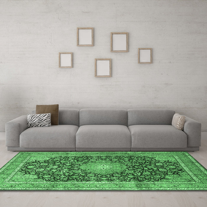 Machine Washable Persian Emerald Green Traditional Area Rugs in a Living Room,, wshtr3948emgrn