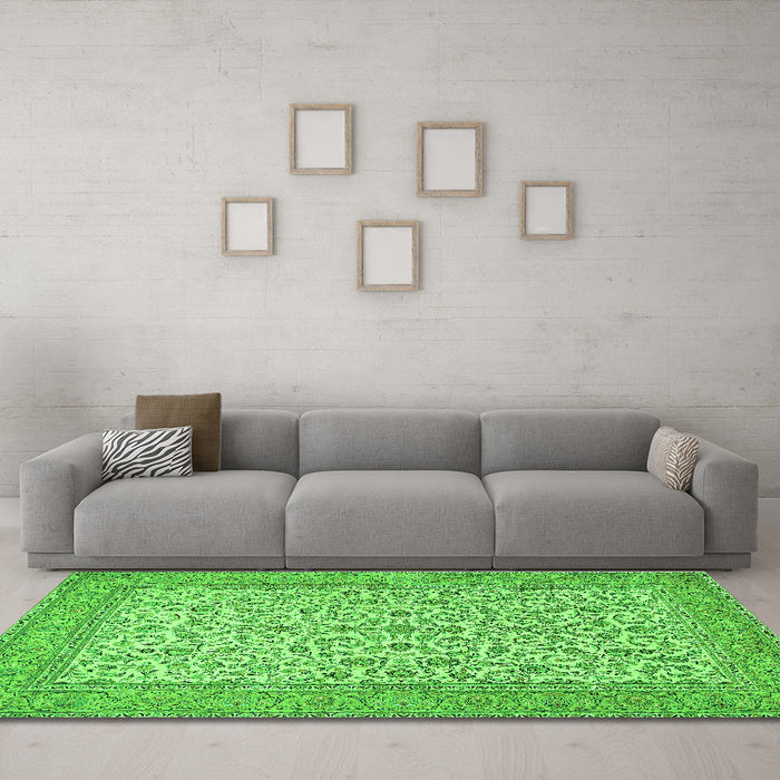 Machine Washable Persian Green Traditional Area Rugs in a Living Room,, wshtr394grn