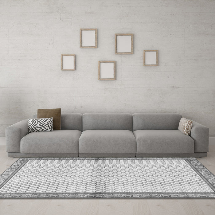 Machine Washable Persian Gray Traditional Rug in a Living Room,, wshtr3957gry