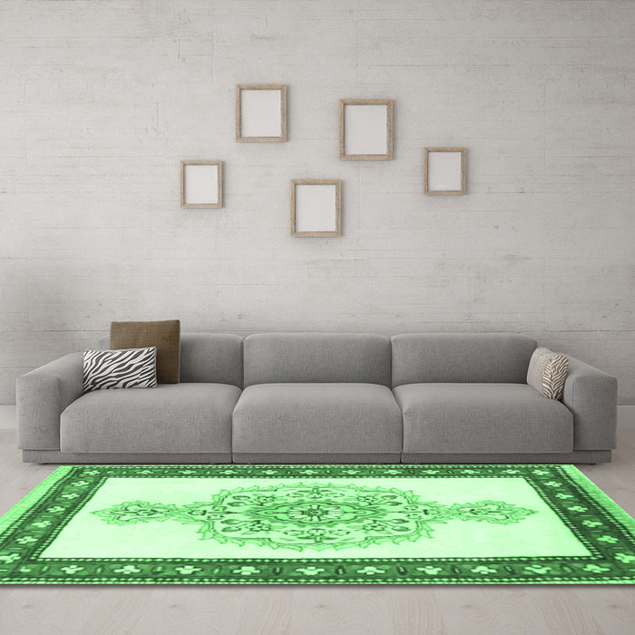 Machine Washable Persian Emerald Green Traditional Area Rugs in a Living Room,, wshtr3958emgrn