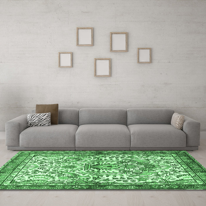 Machine Washable Persian Emerald Green Traditional Area Rugs in a Living Room,, wshtr3960emgrn