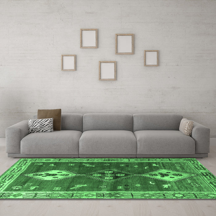 Machine Washable Persian Emerald Green Traditional Area Rugs in a Living Room,, wshtr3963emgrn