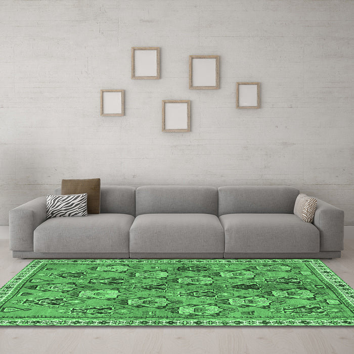 Machine Washable Persian Emerald Green Traditional Area Rugs in a Living Room,, wshtr3964emgrn
