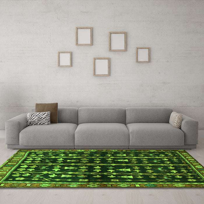 Machine Washable Persian Green Traditional Area Rugs in a Living Room,, wshtr3966grn