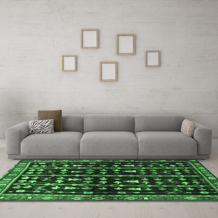 Machine Washable Persian Emerald Green Traditional Area Rugs in a Living Room,, wshtr3966emgrn