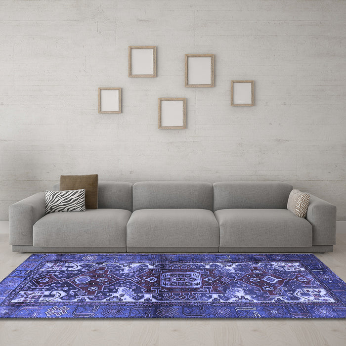 Machine Washable Persian Blue Traditional Rug in a Living Room, wshtr3967blu