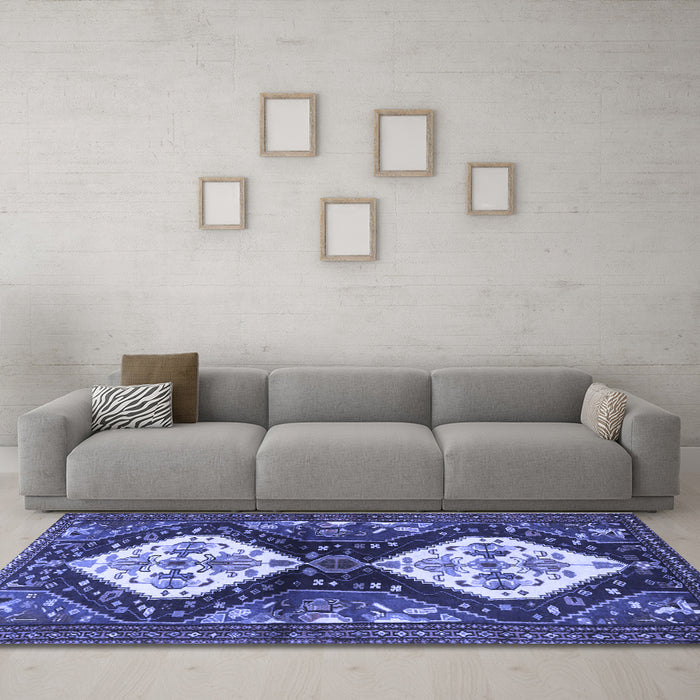 Machine Washable Persian Blue Traditional Rug in a Living Room, wshtr3970blu