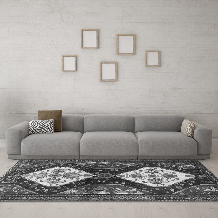 Machine Washable Persian Gray Traditional Rug in a Living Room,, wshtr3970gry