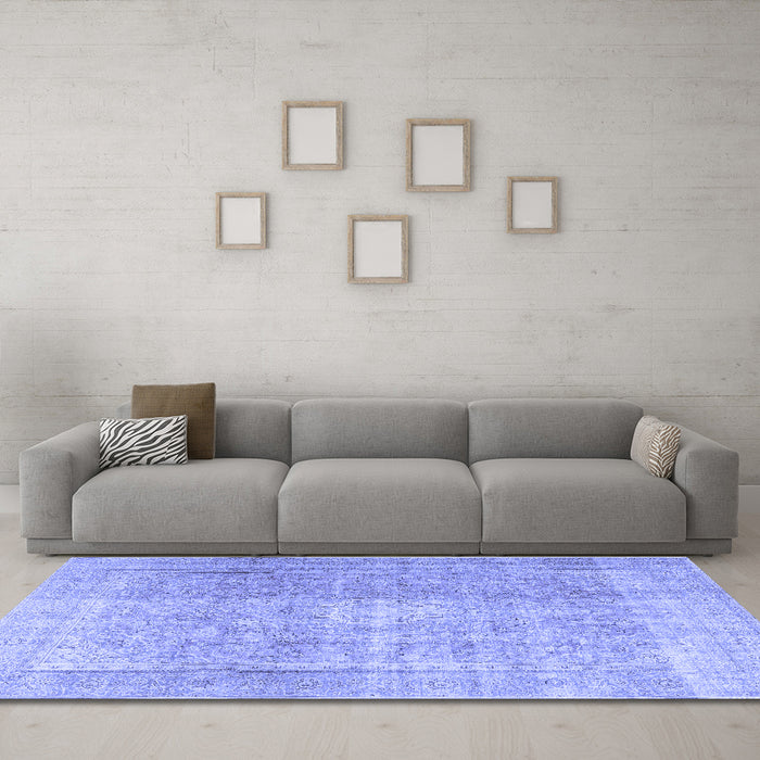 Machine Washable Persian Blue Traditional Rug in a Living Room, wshtr3972blu